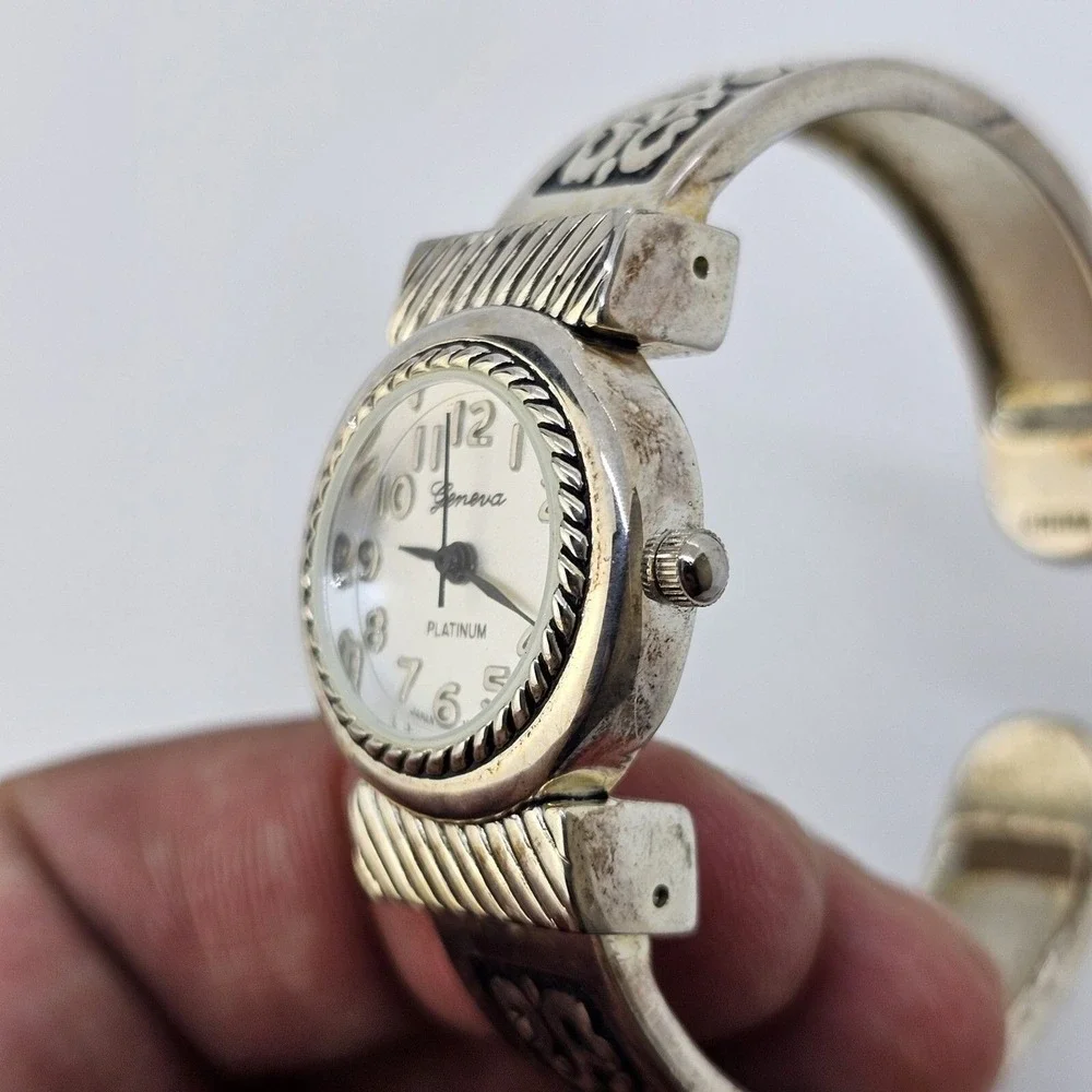 Women's Cuff Bracelet Watch 24MM Gray Dial Black Gray‎ Bracelet 5.5